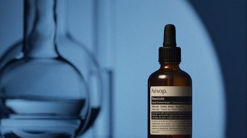 AESOP: RESOLUTE FACIAL CONCENTRATE INAUGURA UNA NUOVA STAGIONE