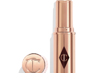 CHARLOTTE TILBURY SVELA IL SUO SEGRETO UNREAL PER UN  GLOW-UP ESTIVO FACILE E VELOCE